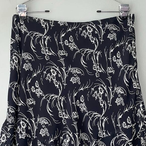 Chaps Size Large Skirt Dark Navy Floral Asymmetric Flowy Flutter Classic Fairy - Picture 2 of 9